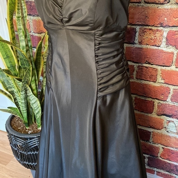 Betsy & Adam Long Silky Black Formal Prom Bridesmaid Gown with Crinoline 10 - Picture 5 of 15